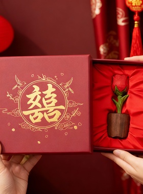 新年本命年红玫瑰木质摆件礼盒