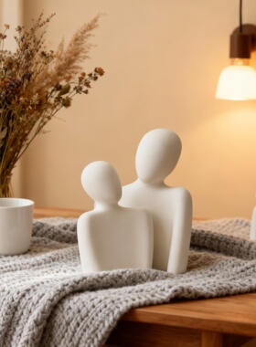 简约人物造型陶瓷装饰摆件