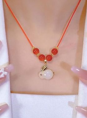 兔子兔年本命年项链女2025年新款网红爆款红绳秋冬轻奢小众锁骨链