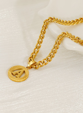 跨境欧美18K金不锈钢圆形花纹26个字母吊坠项链圆磨链男女款现货