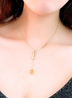 26个字母不褪色钛钢项链女小众设计简约方块吊坠锁骨链冷淡风颈链