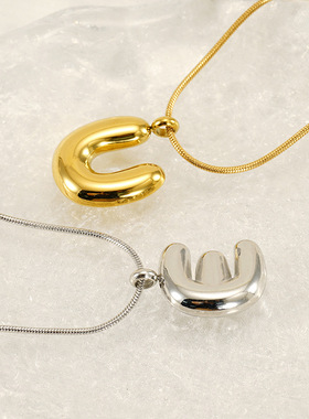 跨境热销气泡26个英文字母光面吊坠项链小众百搭镀金钛钢项链饰品