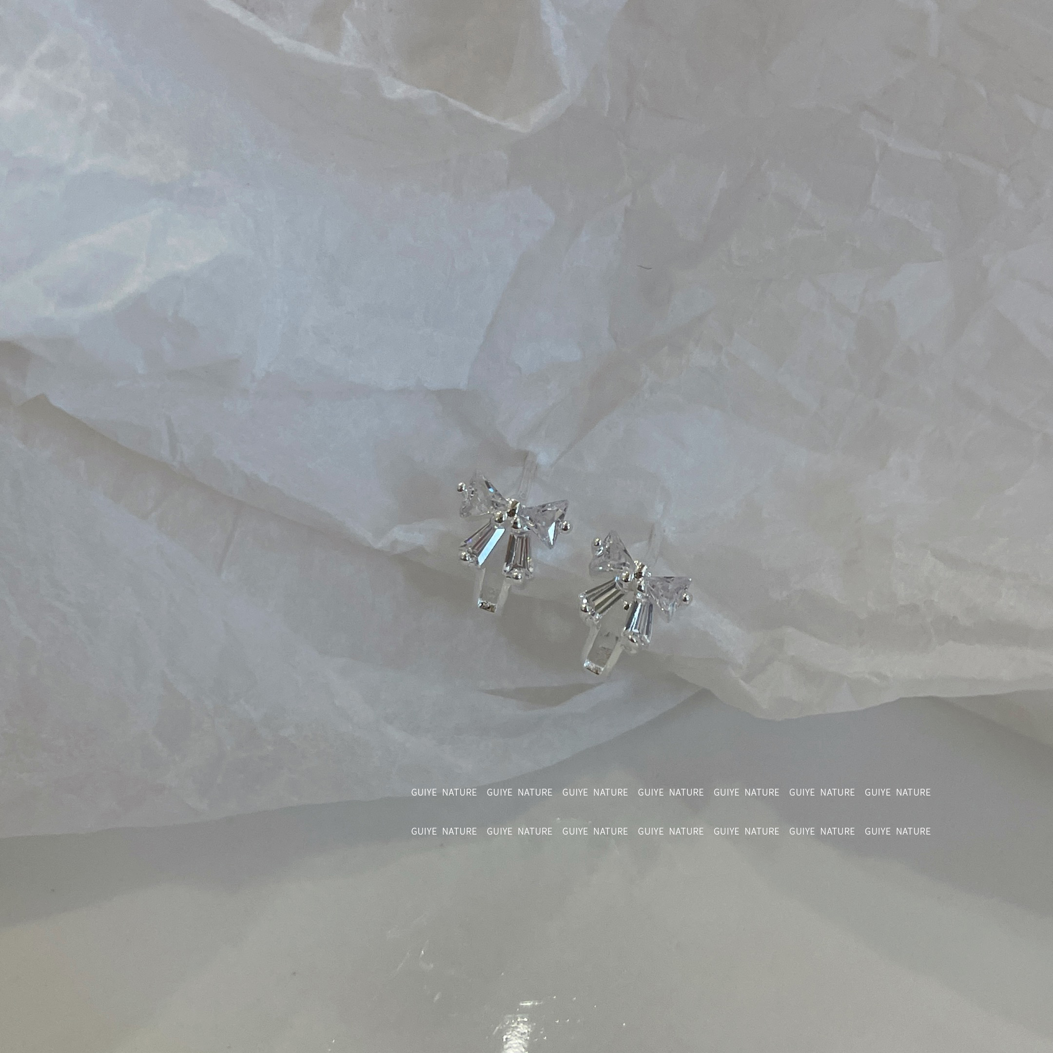 银色精致小巧蝴蝶结耳环女温柔风小众设计感耳钉简约百搭耳饰配饰 - 图0