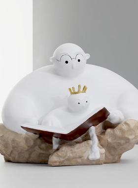 现代创意大白父子看书摆件客厅样板房北欧仿石膏雕塑父爱父与子