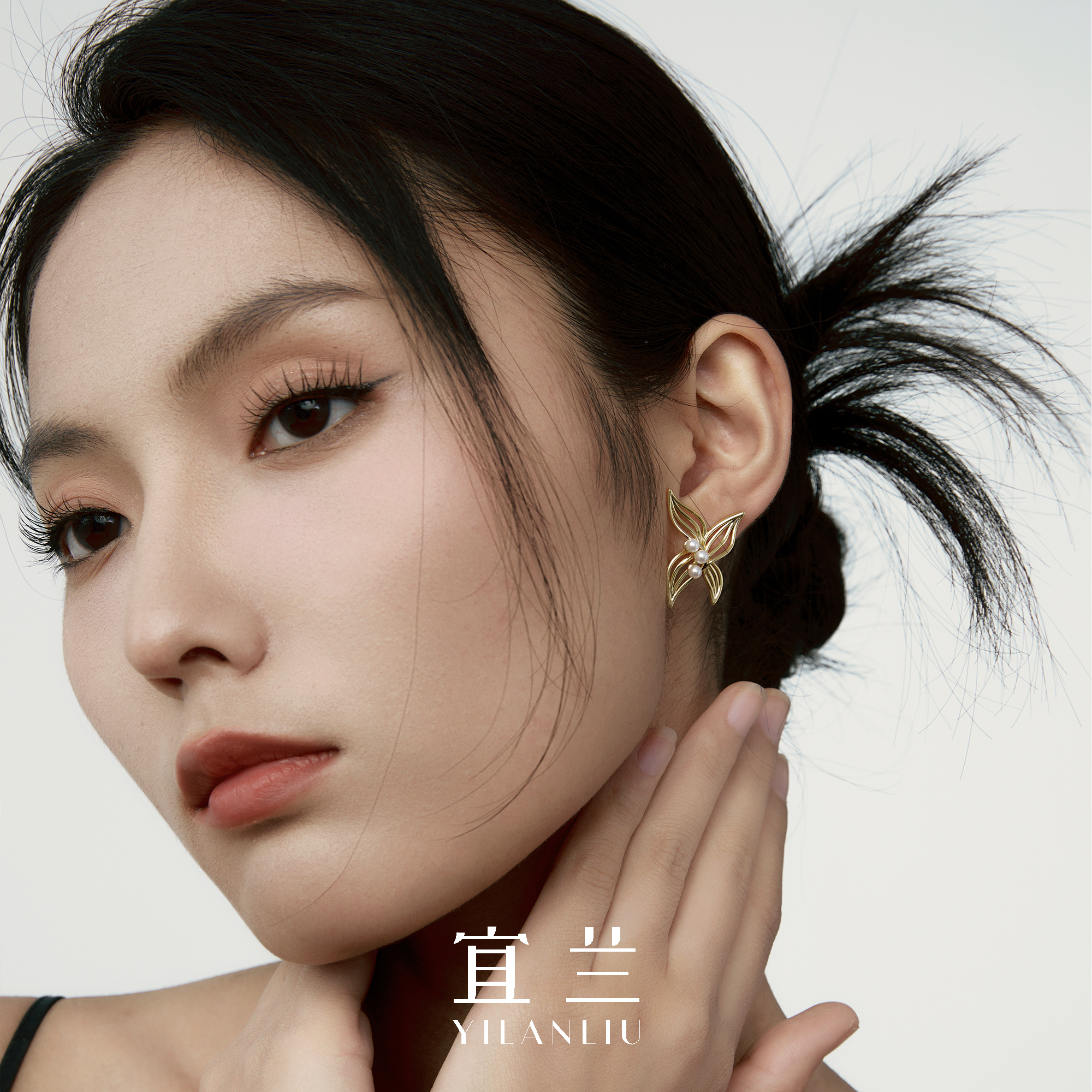 宜兰珠宝蝴蝶耳钉时尚耳饰原创优雅百搭小众设计高级金色耳环
