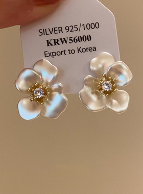 花朵耳钉2025新款爆款高级感耳环