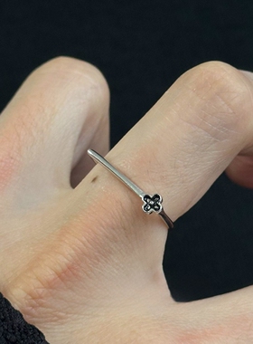 黑色四叶花极细银色戒指女2026款