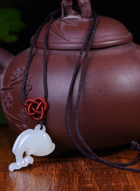 和田玉海豚吊坠男女项链活泼可爱