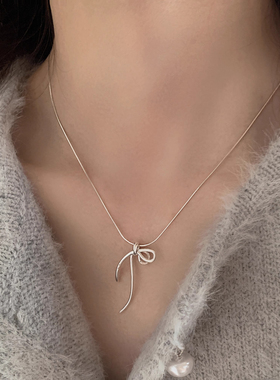 伊灿简约线条蝴蝶结珍珠项链女