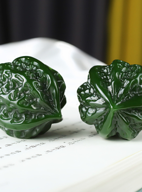 天然新疆和田玉核桃手把件健身球实心手球菠菜绿玉石把玩件一对