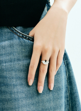 DOVETAIL卯时珠宝 折扇经典燕尾榫925银银色饰面黑玛瑙金属戒指