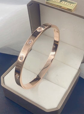 厂家现货卡家手镯love男女情侣不锈钢手环钛钢简约时尚经典手镯