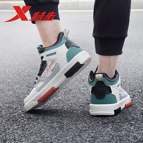 特步高帮板鞋男鞋冬季新款潮流鞋子舒适透气休闲鞋男士百搭运动鞋 - 图2