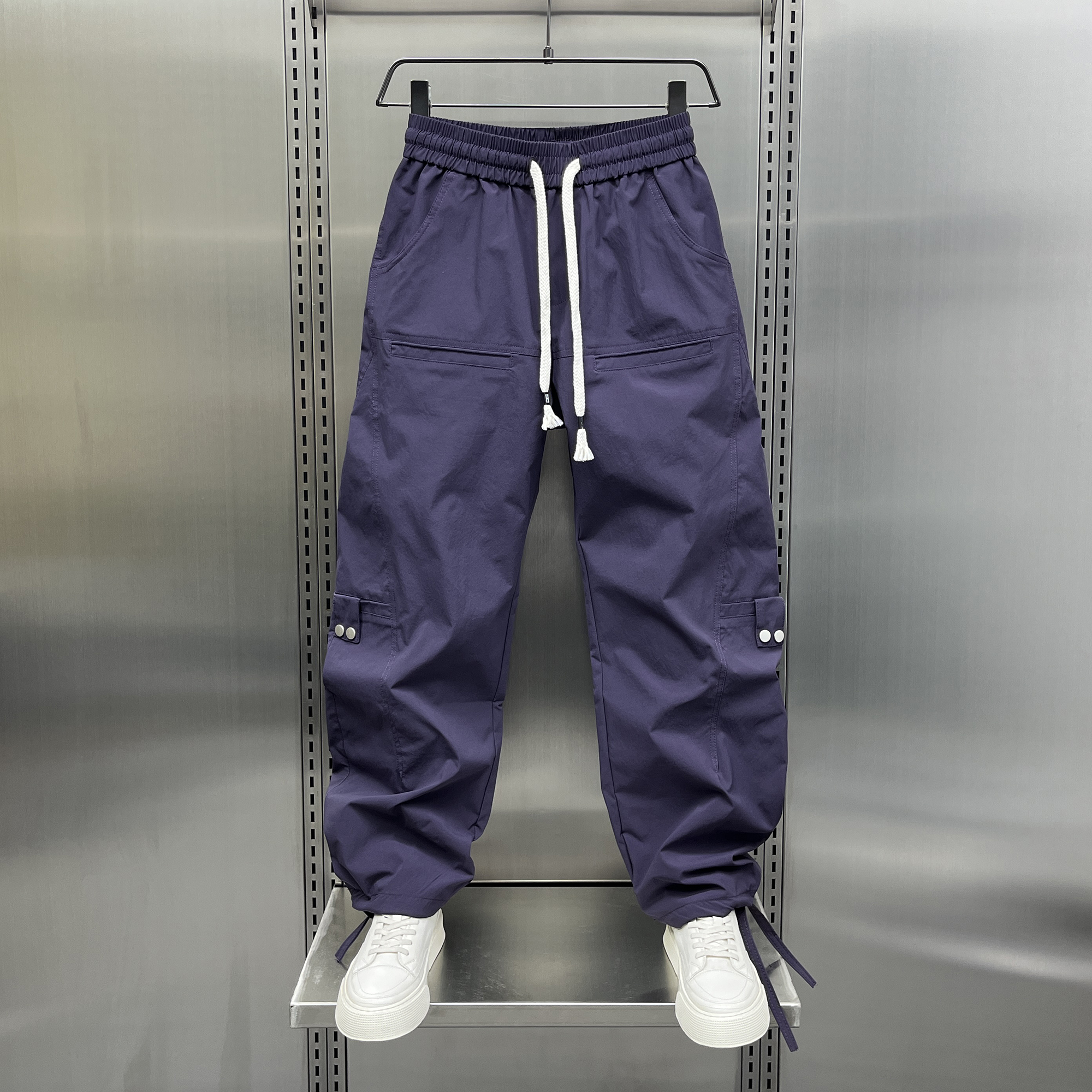 青年痞帅工装裤男2024春秋款潮流宽松休闲阔腿裤黑色显瘦运动裤 - 图1