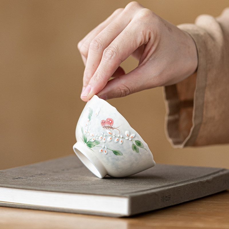 画续水彩风手绘蝶舞花间主人杯葵口杯功夫品茗茶杯单个陶瓷对杯,淘宝优惠券,粉丝福利购,淘宝优惠卷