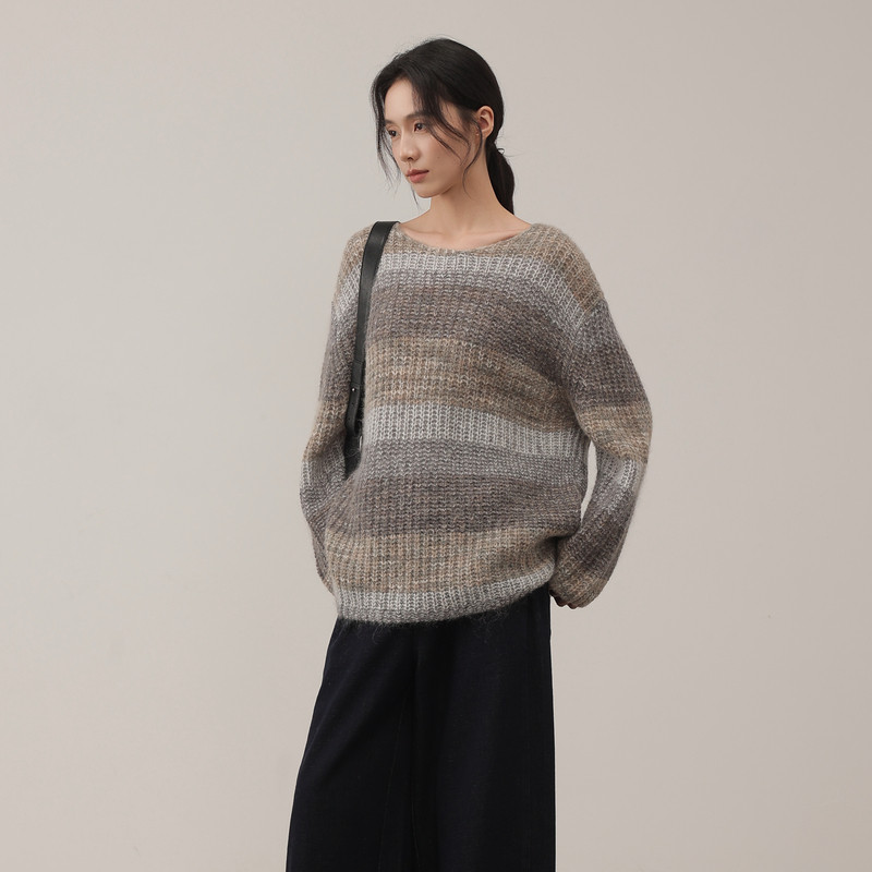 AIRIQI商场同款25冬新款慵懒条纹宽松圆领羊毛针织衫女AY54MS339 - 图1