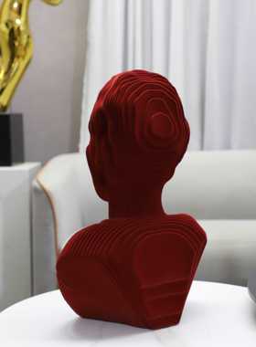 轻奢暗红色植绒树脂抽象人物摆件