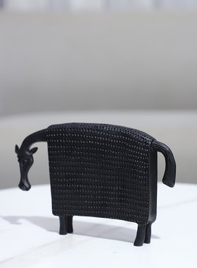 创意抽象树脂盔甲马动物装饰摆件