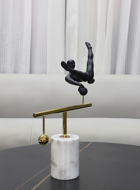 创意大理石单杠运动员人物摆件