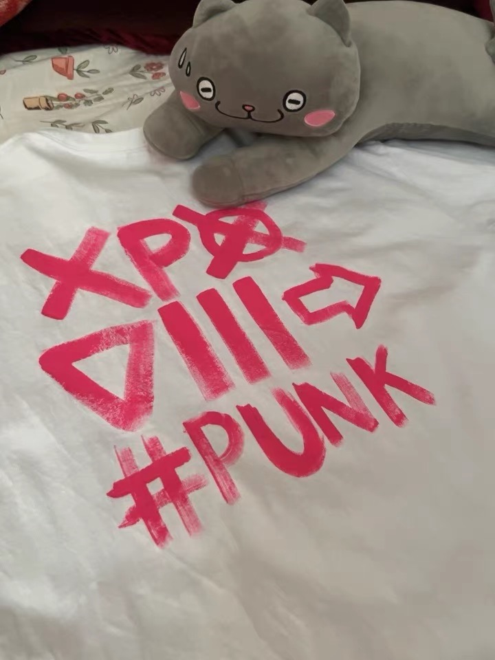 XPX 周柏豪 XPXVIII#PUNK 团队字母背部涂鸦风格印花圆领短袖T恤 - 图2