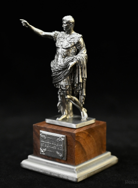 120MM 树脂 家居桌面摆件 盖维斯·屋大维银色 （特价）LTCP-291