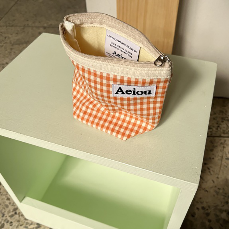 PerPer现货 | 韩国正品Aeiou彩色格纹ins风化妆包M码收纳拉链包 - 图3