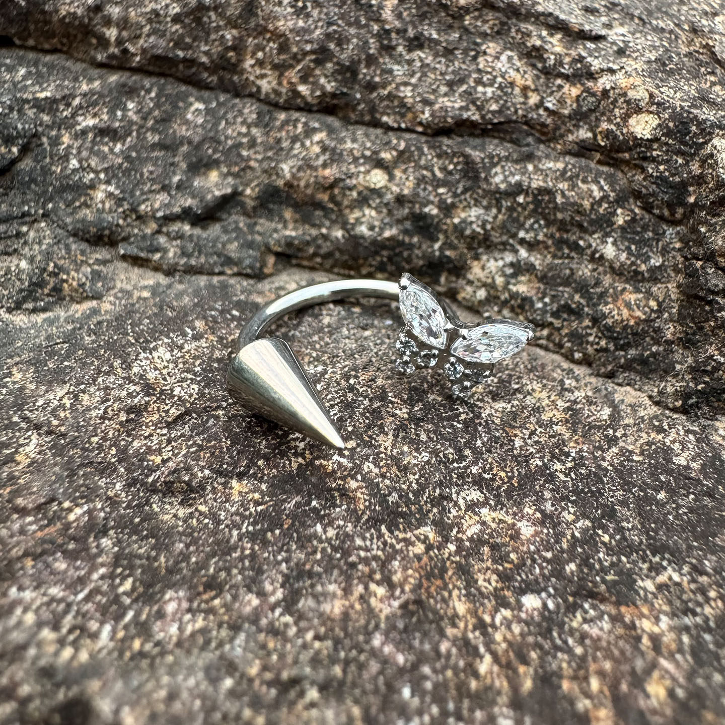 唇环钛合金唇钉c型内螺纹马蹄环耳钉耳骨钉饰品爆闪亚文化尖锥,淘宝优惠券,粉丝福利购,淘宝优惠卷