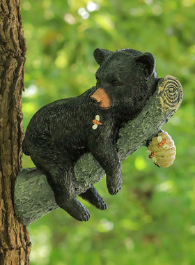 小黑熊在树上午睡 Black Bear Cub Napping 户外花园装饰幼熊摆件