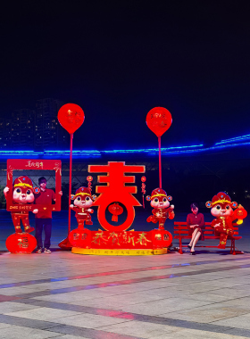 吉祥物新年蛇玻璃钢发光