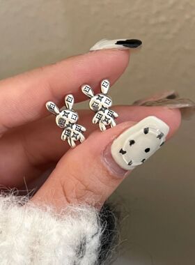 新款森系卡通甜酷小花兔子耳钉女时尚可爱个性复古百搭设计感耳饰