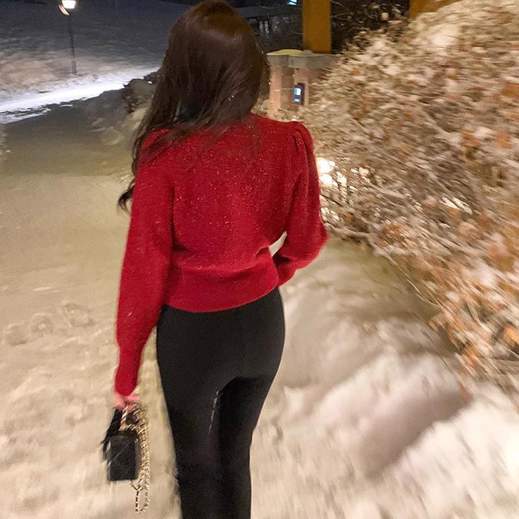 针织开衫女2025新款秋冬外穿V领小香风上衣爱心扣亮丝红色毛衣潮 - 图3