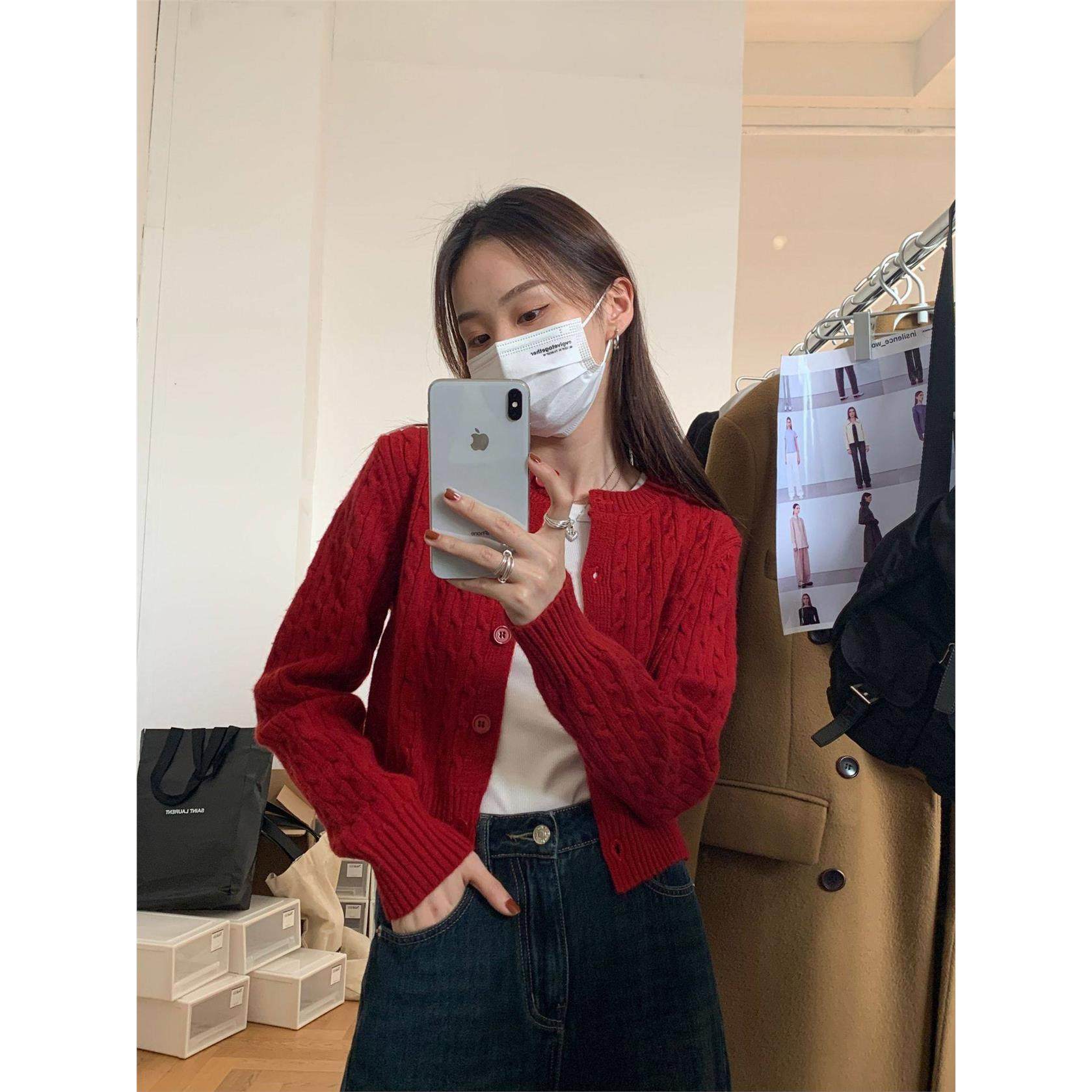 韩系氛围感短款麻花毛衣外套女巨好看的圣诞穿搭红色针织开衫上衣,淘宝优惠券,粉丝福利购,淘宝优惠卷