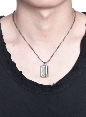 和猫潮酷方牌反战项链钛钢做旧