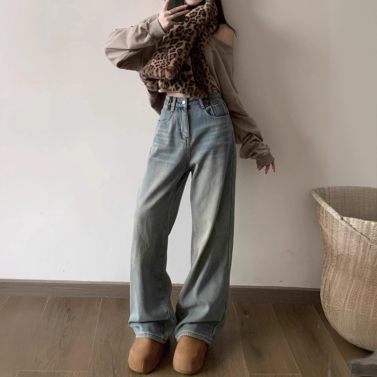 大码女装胖mm蓝色加绒加厚直筒牛仔裤女秋冬遮胯显瘦豹纹阔腿裤子 - 图1