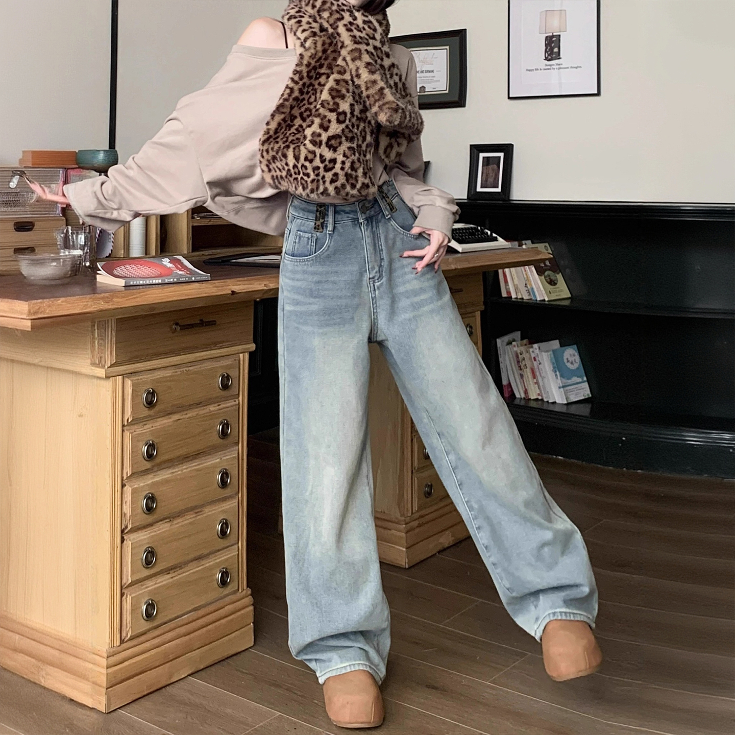 大码女装胖mm蓝色加绒加厚直筒牛仔裤女秋冬遮胯显瘦豹纹阔腿裤子 - 图0