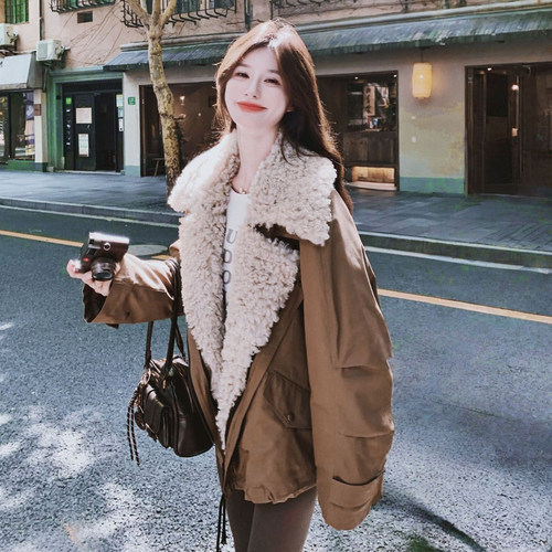 大码女装胖mm美拉德加厚保暖羊羔毛外套女韩系设计感加绒工装棉服 - 图0