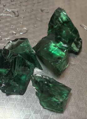 玻璃装饰品玻璃块绿色玻璃石装饰景观石雕刻料工艺品石笼墙造景