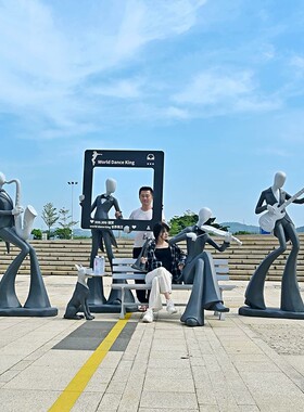 玻璃钢音乐人户外广场落地雕塑