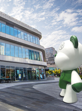 卡通雕塑 kaws 商场美陈网红打卡企业IP  暴力熊玻璃钢摆件