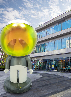 商业美陈艺术装置太空熊猫树脂大摆件 企业IP玻璃钢卡通动物雕塑