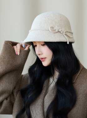 简约花朵羊毛呢妈妈帽子女士秋冬季高级感百搭渔夫帽中老年人盆帽