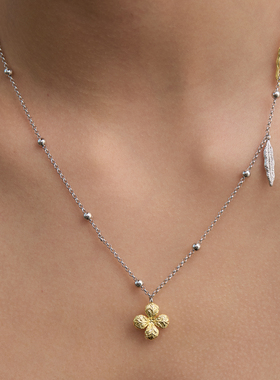 VEKE「枕春」长款叠戴精致锁骨链设计感项链简约花朵项链NC16943A