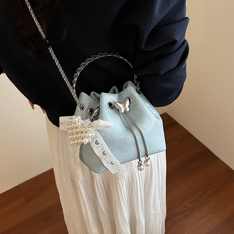 今年流行爆款小包包女春夏2025新款百搭斜挎包韩版高级手提水桶包,淘宝优惠券,粉丝福利购,淘宝优惠卷