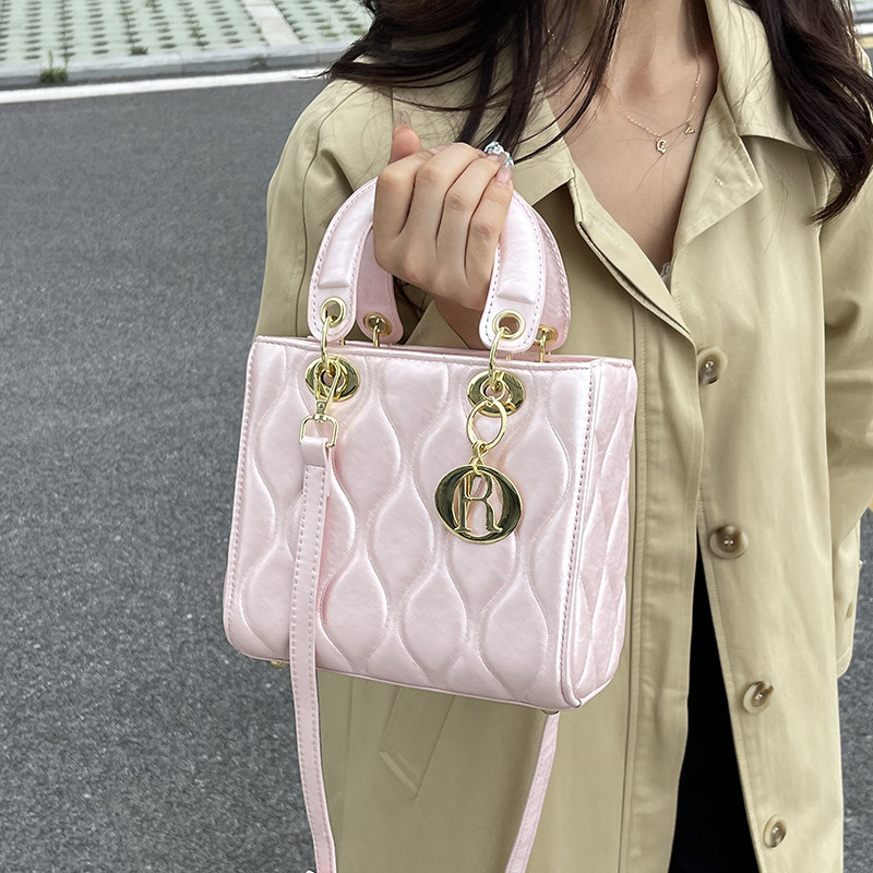 高级感戴妃包女2025新款复古小众时尚洋气菱格手提单肩斜挎包包女,淘宝优惠券,粉丝福利购,淘宝优惠卷