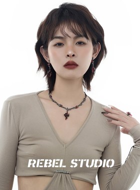 红色禁忌四芒星项链配饰高级感重工金属肌理暗黑辣妹锁骨链女颈链