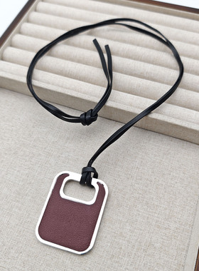 欧美新款简约方形皮革吊坠项链