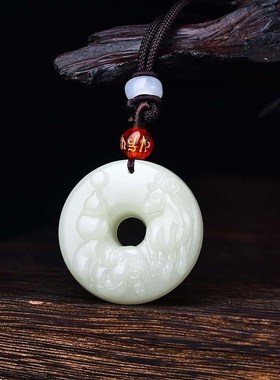 属兔人2024龙年吉祥物挂件十二生肖兔白玉水晶吊坠男女饰品钥匙扣