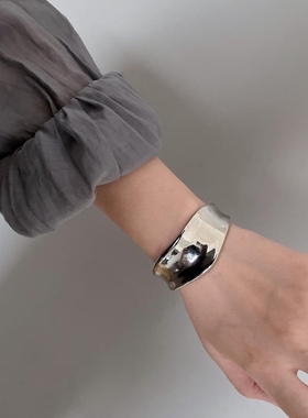 日系银色宽厚开口手镯