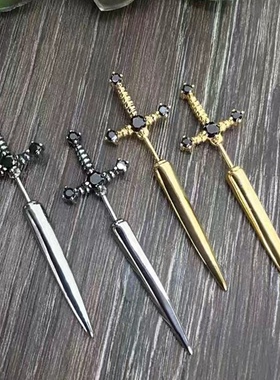 独立站跨境新款哥特式剑Kinitial女士耳钉 复古水晶钻匕首耳环