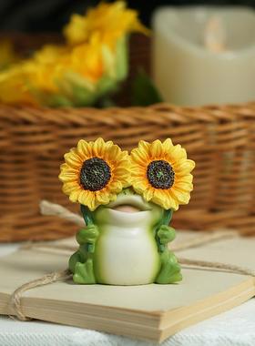 可爱向日葵青蛙摆件治愈系情绪稳定工位桌面解压笔插装饰女生礼物